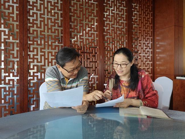 6 与越剧语音专家周冠均请教、探讨语音问题_副本.jpg 6 与越剧语音专家周冠均请教、探讨语音问题_副本.jpg