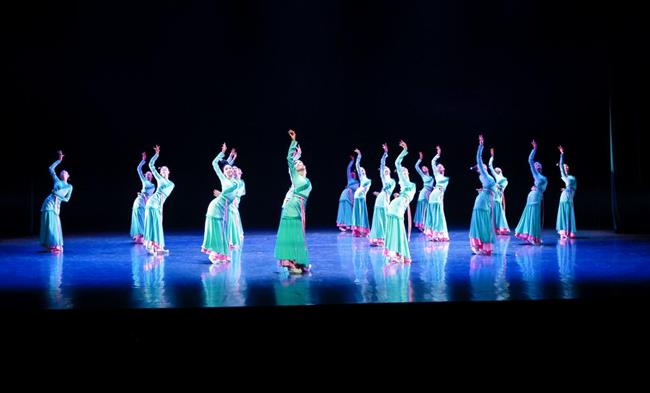 群舞《春水前溪》.png 群舞《春水前溪》.png