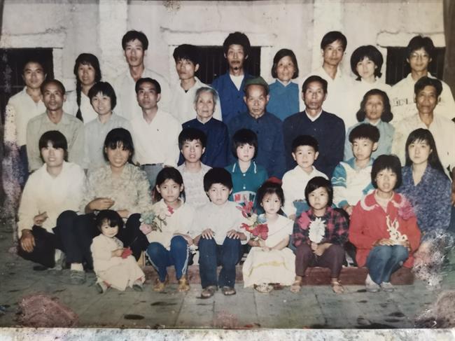 四版之一 全家福,曾祖父坐在中间.jpg 四版之一 全家福,曾祖父坐在中间.jpg