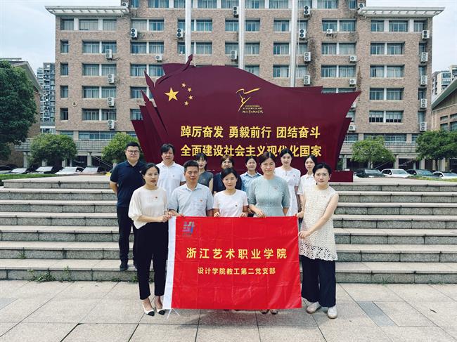 党员合影.jpg 党员合影.jpg