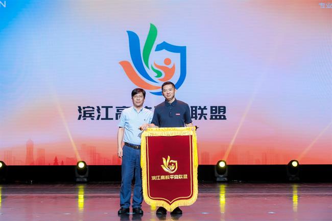 AV9A8309-3226830383.jpg AV9A8309-3226830383.jpg