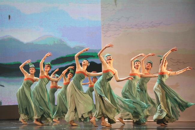 舞蹈《前溪·弄影》获第二届“浙江风格 江南舞韵”舞蹈展演表演奖、创意奖.jpg 舞蹈《前溪·弄影》获第二届“浙江风格 江南舞韵”舞蹈展演表演奖、创意奖.jpg