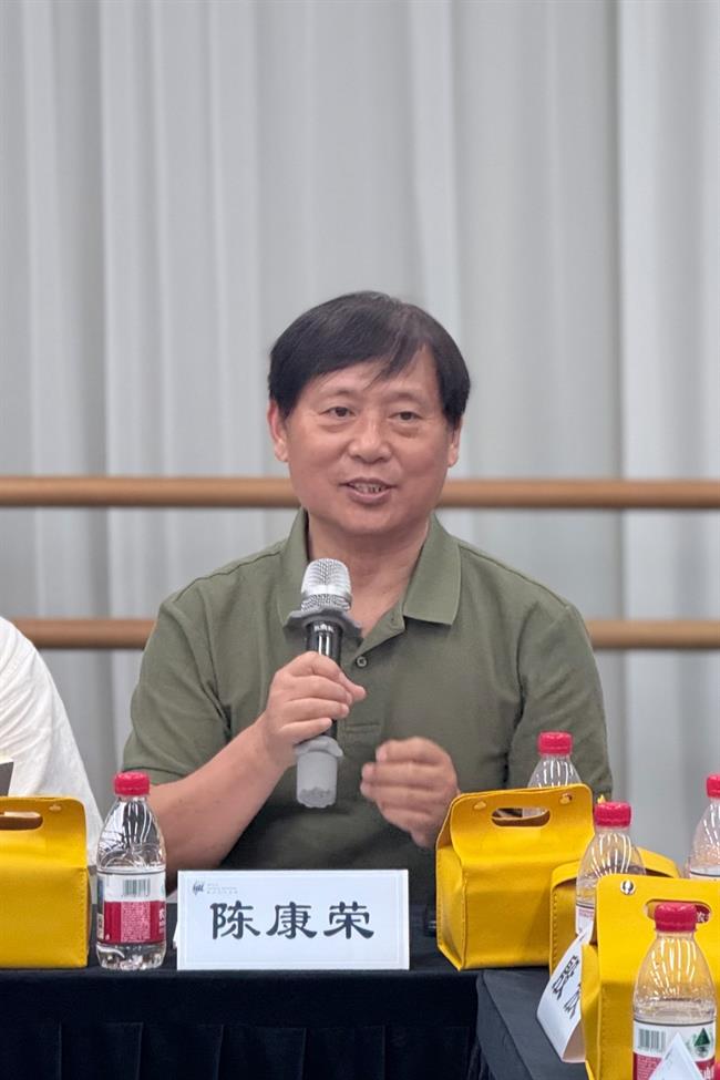 陈康荣.jpg