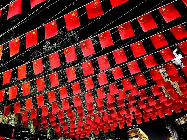 那一定是中国红丨美术系学生党支部开展"最美中国红"主题摄影活动